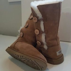 Women's UGG Bailey boots size 5